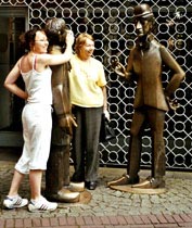 Discovering "T&uuml;nnes and Sch&auml;l".